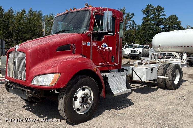 2015 Kenworth T370 truck cab and chassis - ET8535