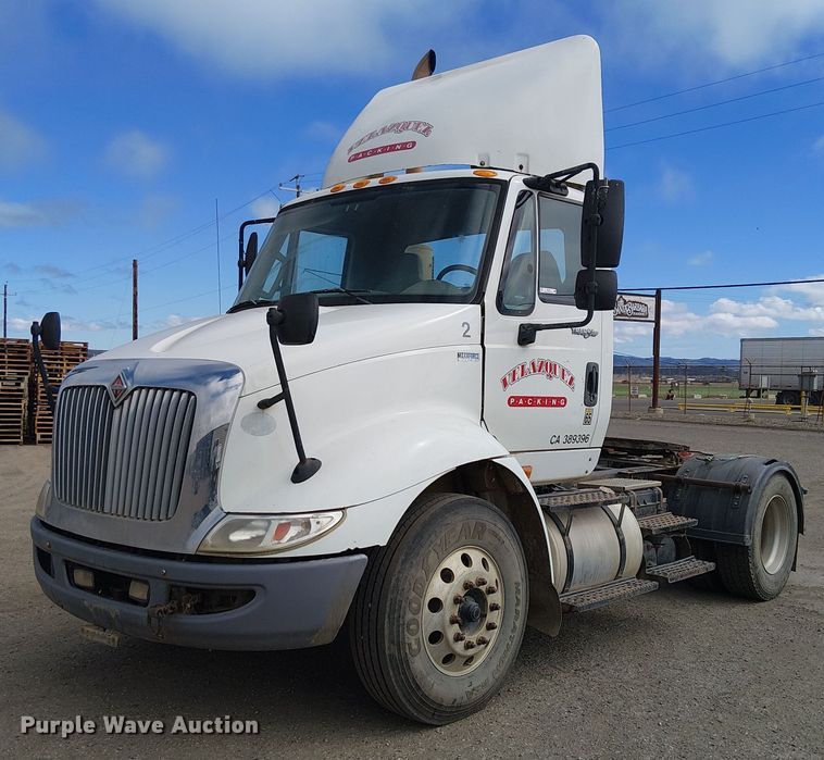 2013 International 8600 SBA semi truck - EU2512