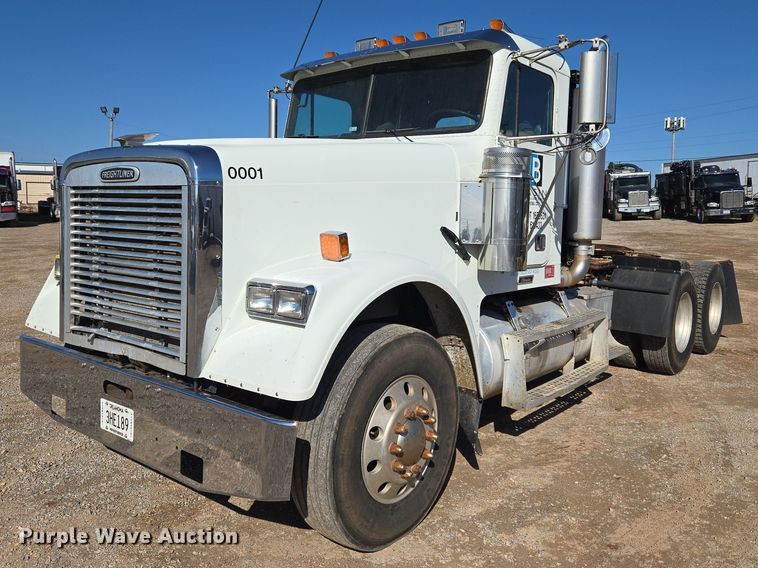 2000 Freightliner MB70 semi truck - EU3752