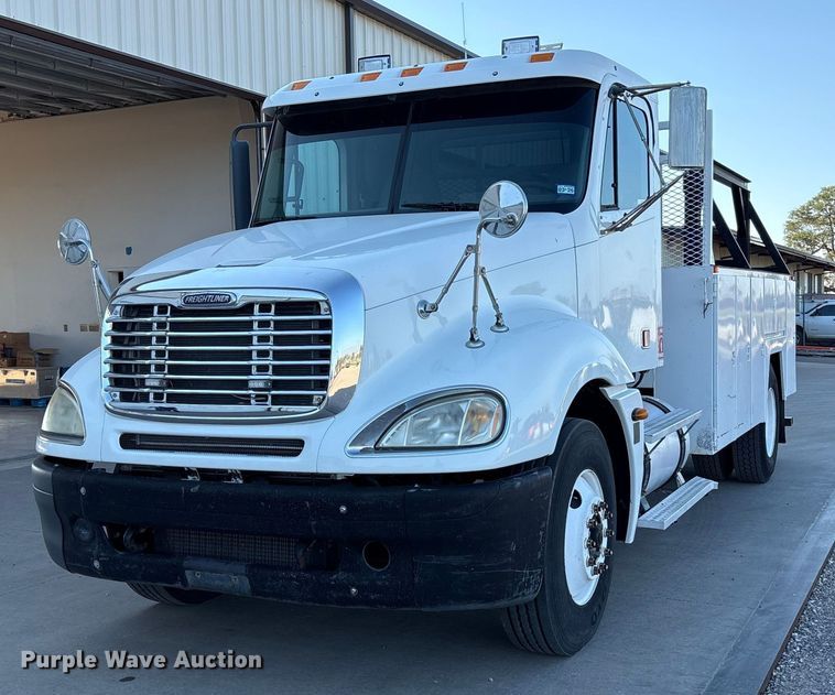 2005 Freightliner Columbia utility / service truck - EU4625