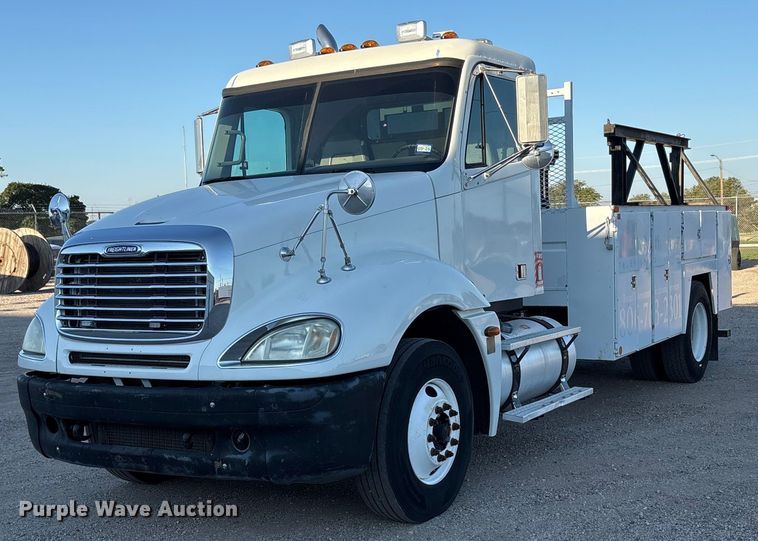 2006 Freightliner Columbia utility / service truck - EU4626