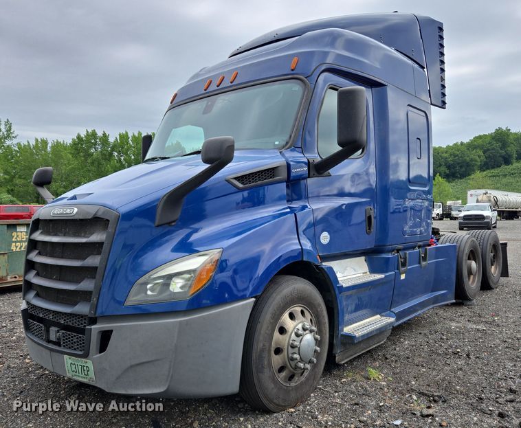 2019 Freightliner Cascadia 116 semi truck - YA0578