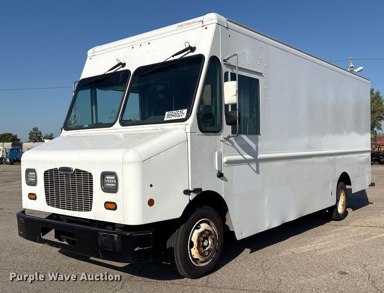 2014 Freightliner MT45 delivery truck - YA0786