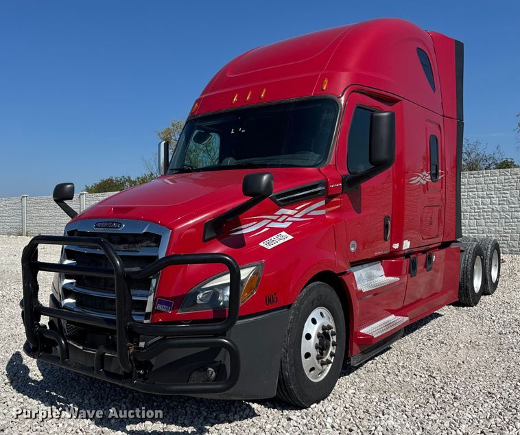 2019 Freightliner Cascadia semi truck - YA0787