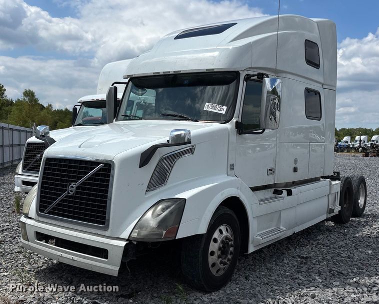 2017 Volvo VNL semi truck - YA0856