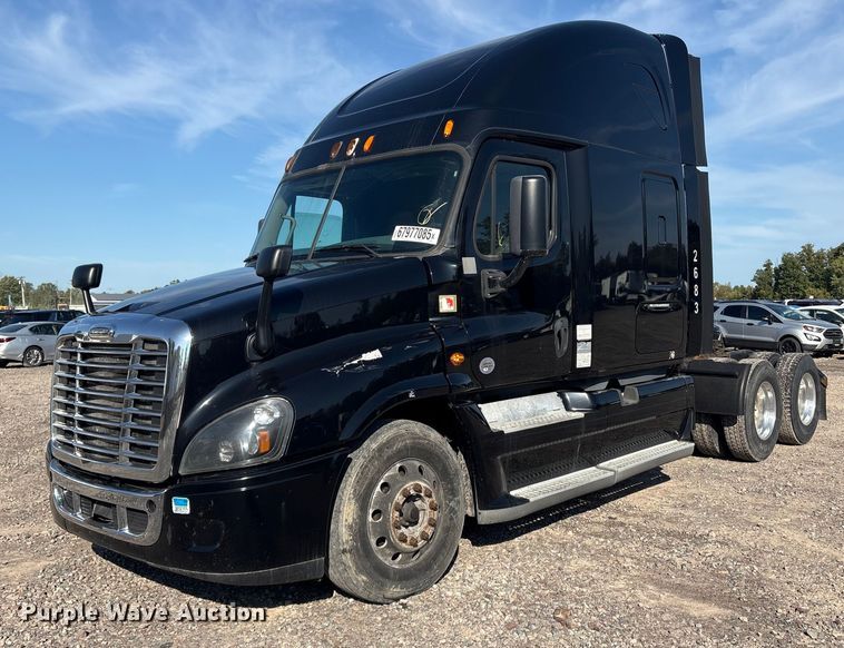 2015 Freightliner Cascadia semi truck - YA0858