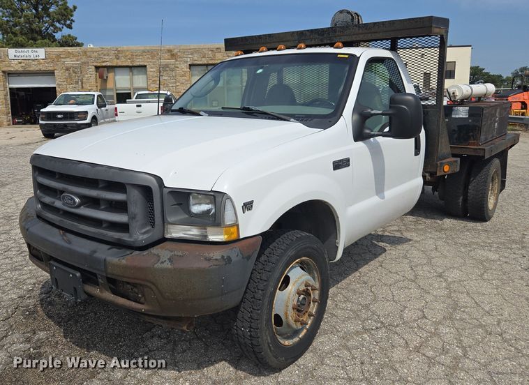 2003 Ford F450 Super Duty flatbed truck - DE2214