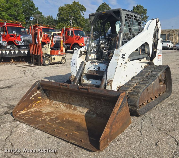 2007 Bobcat T300 tracked skid steer loader - DE2216
