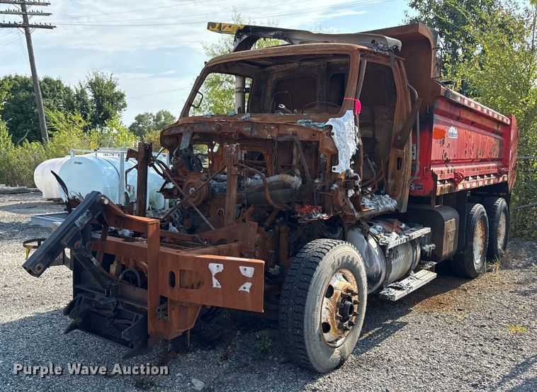 2009 Sterling LT7500 dump truck - DY8156
