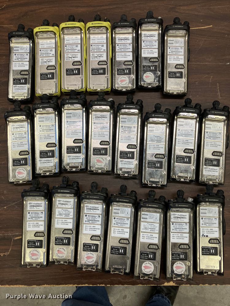 (735) radios - DZ6318