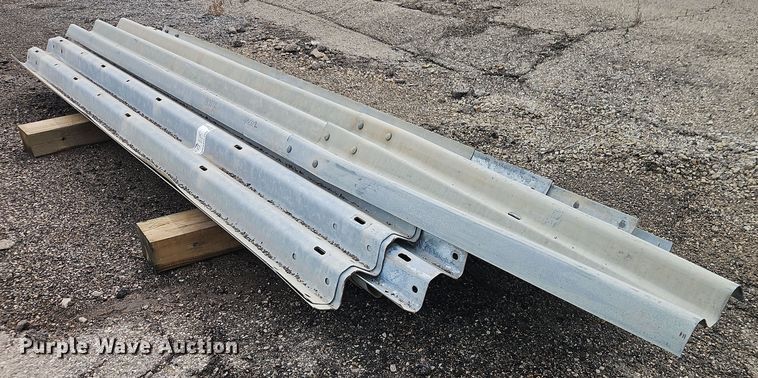 (23) pieces of guard rail - EB8278