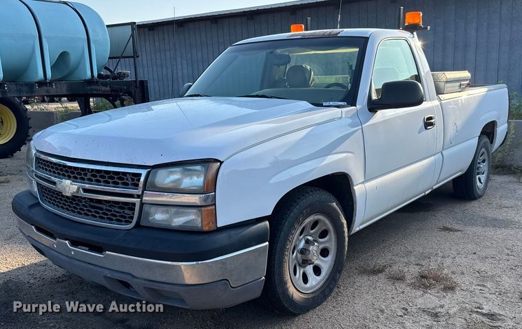 2006 Chevrolet Silverado 1500 pickup truck - EM8101