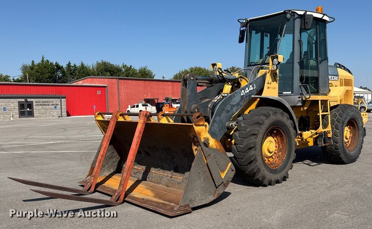 2006 John Deere 444J wheel loader - EM8109