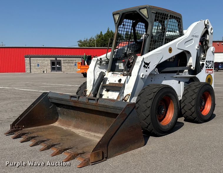 2007 Bobcat S250 skid steer loader - EM8111