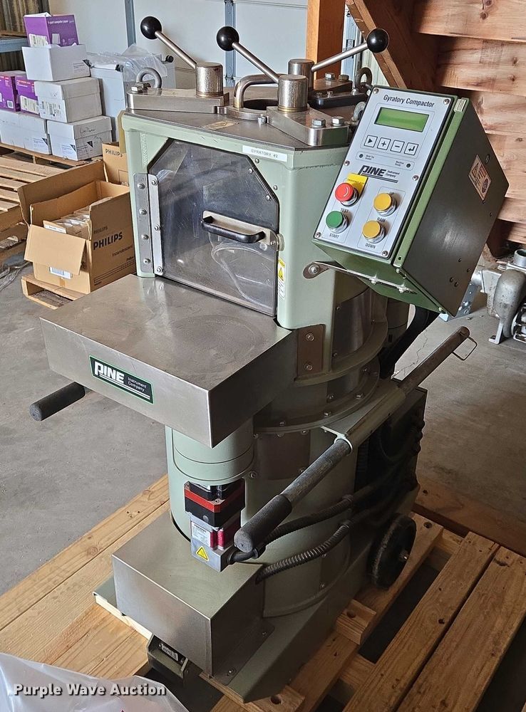 Pine gyratory compactor test machine - EM8142