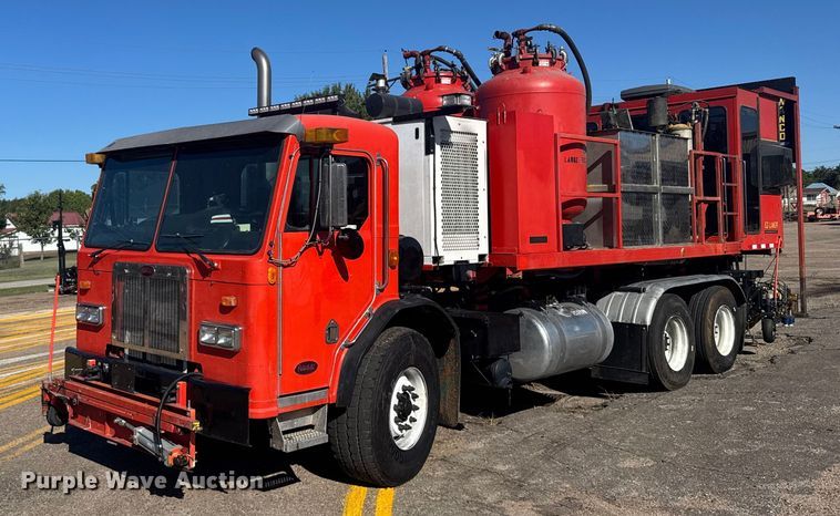 2005 Peterbilt 320 paint striper truck - ER2433