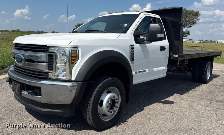 2019 Ford F550 Super Duty flatbed truck - DJ7822