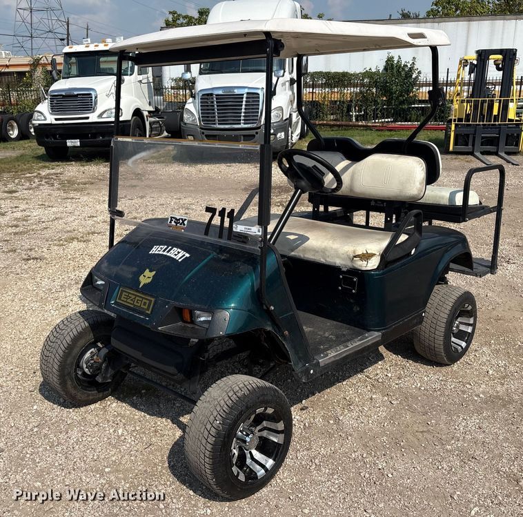 EZ-GO golf cart - DX5803