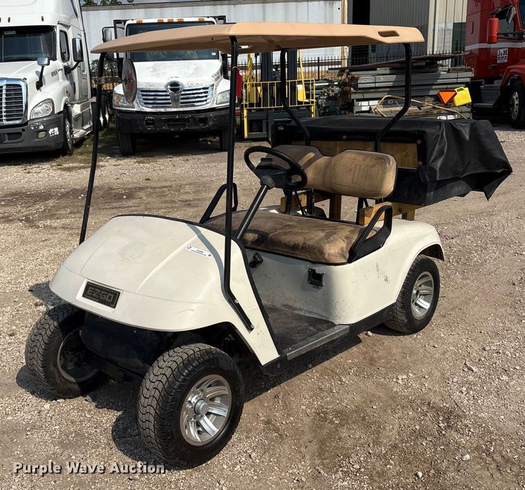 EZ-GO golf cart - DX5806