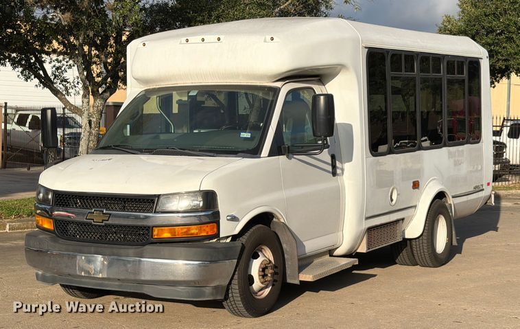 2017 Eldorado Chevrolet Express shuttle bus - DX5823