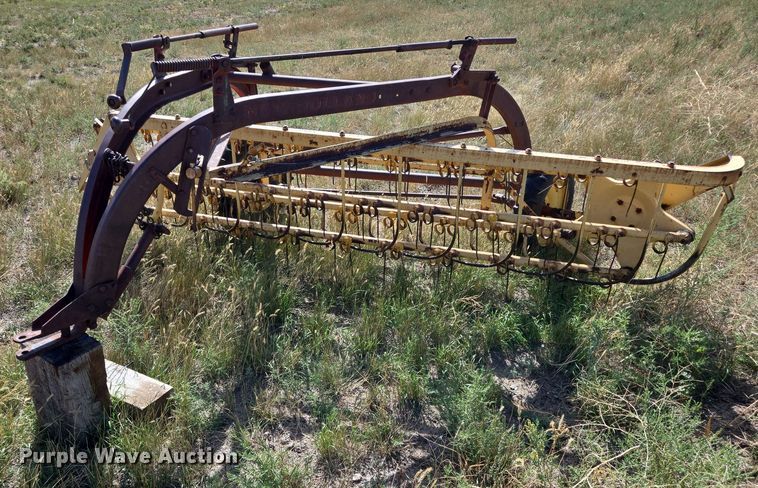 New Holland 56 hay rake - DY1186