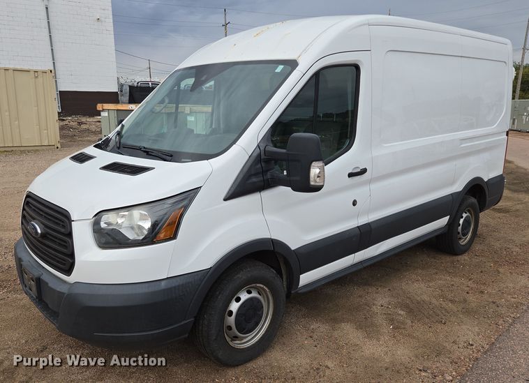 2017 Ford Transit van - DY1203