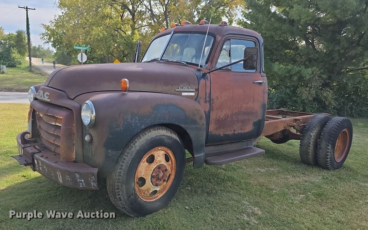 1952 GMC 350  truck cab and chassis - DZ6393