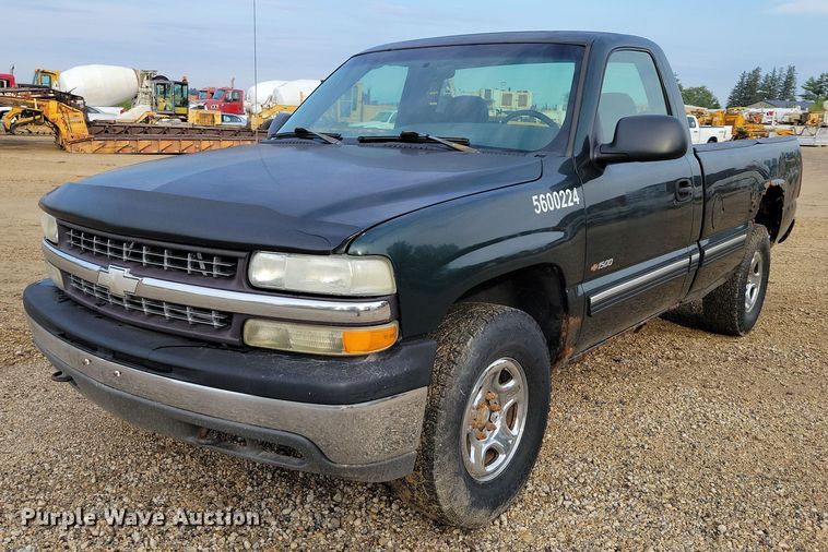 2002 Chevrolet  Silverado 1500 pickup truck - DZ6593