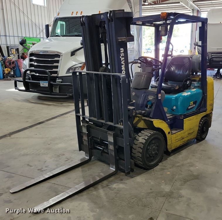 Komatsu 25 forklift - DZ6645