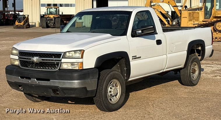 2007 Chevrolet Silverado 2500HD pickup truck - EA7524