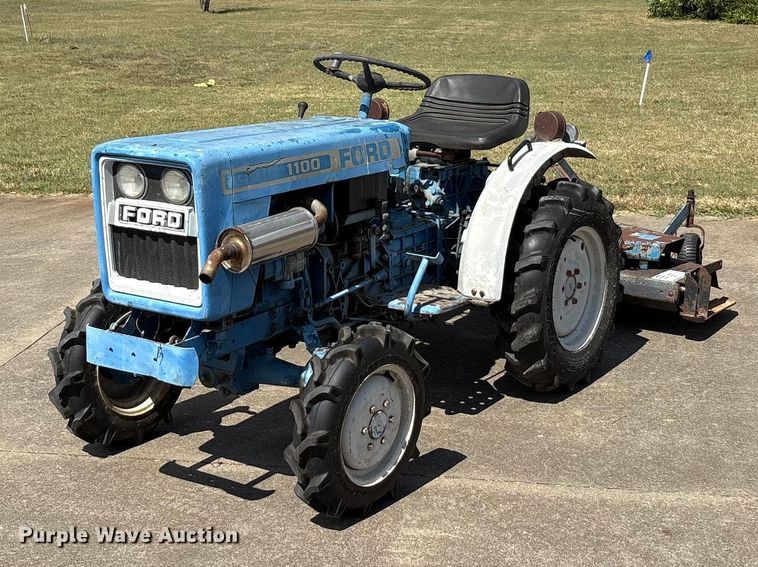 Ford F1100 MFWD tractor - EA7549