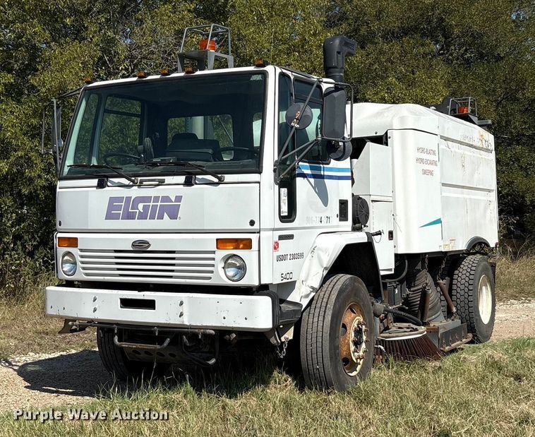 2002 Sterling SC8000 sweeper - EA7564