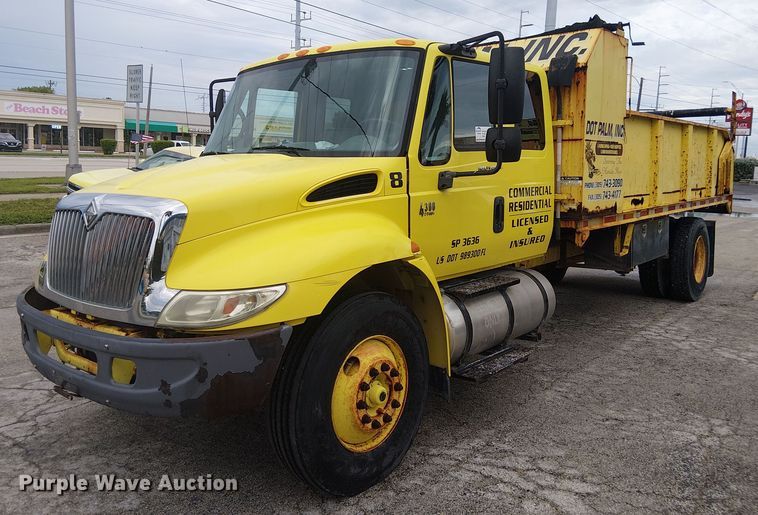 2007 International 4300 dump truck - EC3824