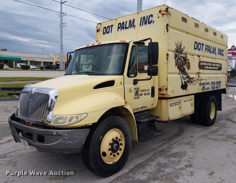 2006 International 4300 chipper truck - EC3825