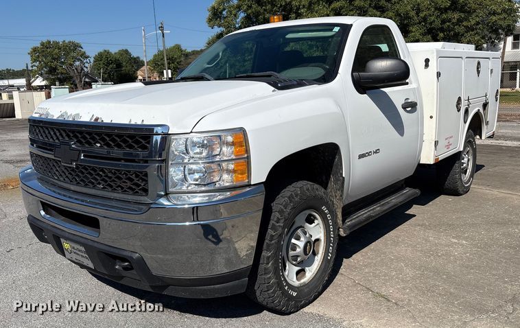 2013 Chevrolet Silverado 2500HD utility bed pickup truck - EC4430