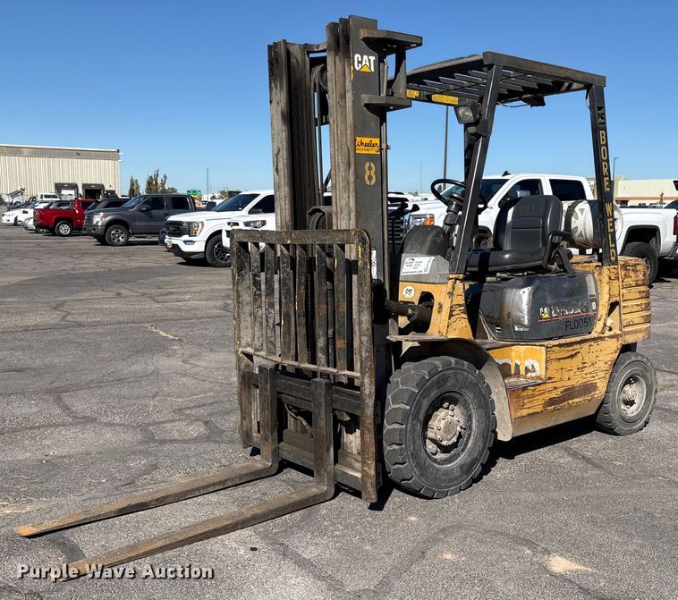 1997 Caterpillar GP25 forklift - EC8033