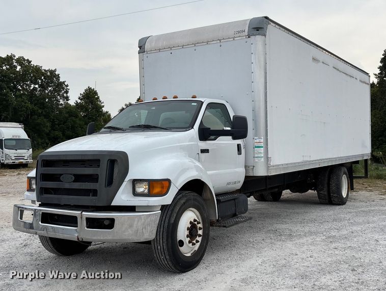 2012 Ford F750 box truck - ED2237