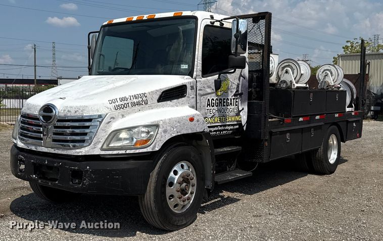 2008 Hino 268 flatbed truck - ED5911