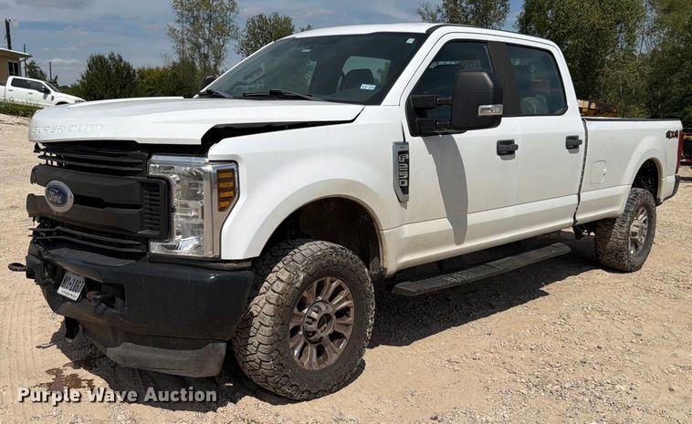 2019 Ford F-250 Crew Cab pickup truck - ED5950