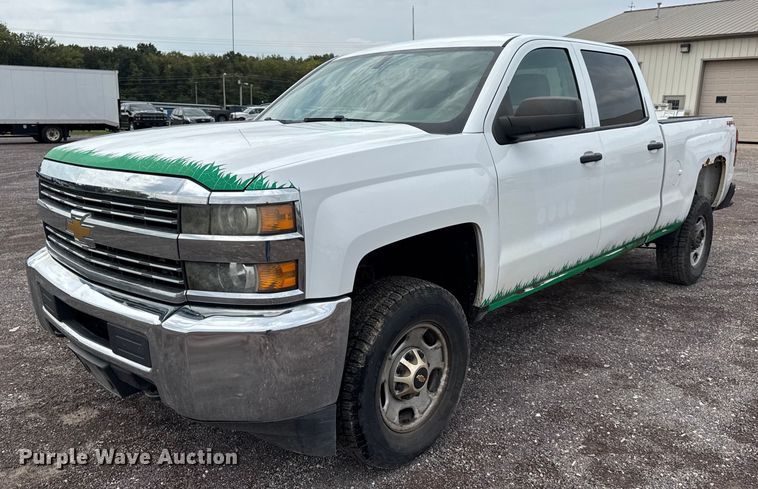 2015 Chevrolet Silverado 2500HD Crew Cab pickup truck - EH7451