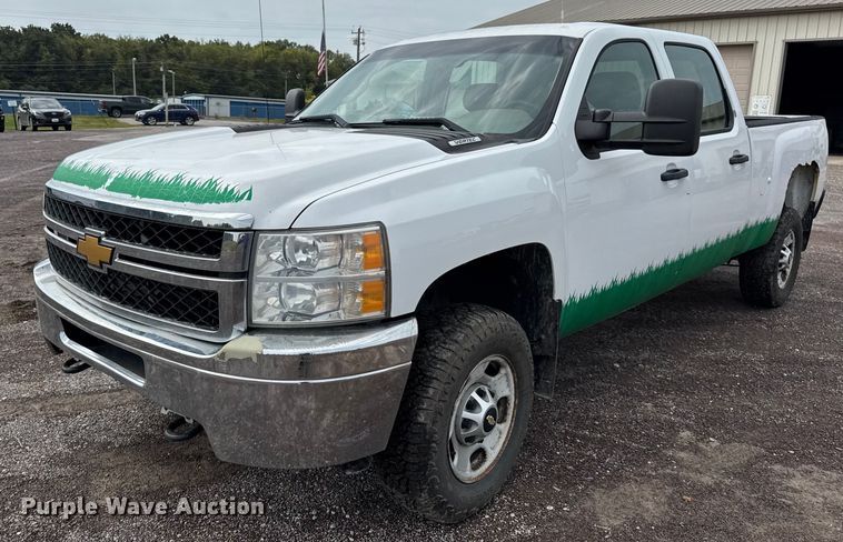 2014 Chevrolet Silverado 2500HD Crew Cab pickup truck - EH7452