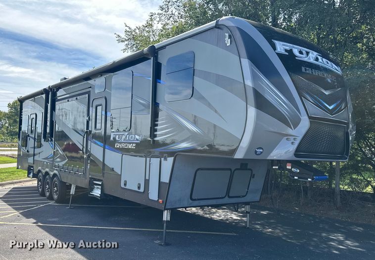 2017 Keystone Fuzion Chrome toy hauler camper - EL5493