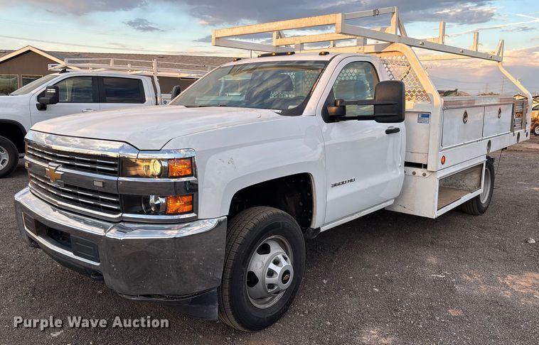 2017 Chevrolet Silverado 3500HD utility bed pickup truck - EL6101