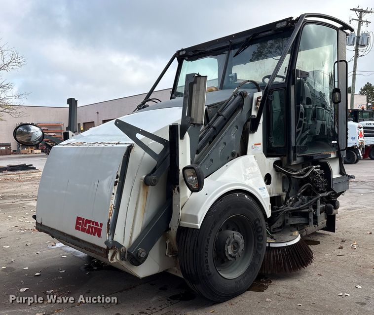 Elgin Pelican NP street sweeper - EM6044