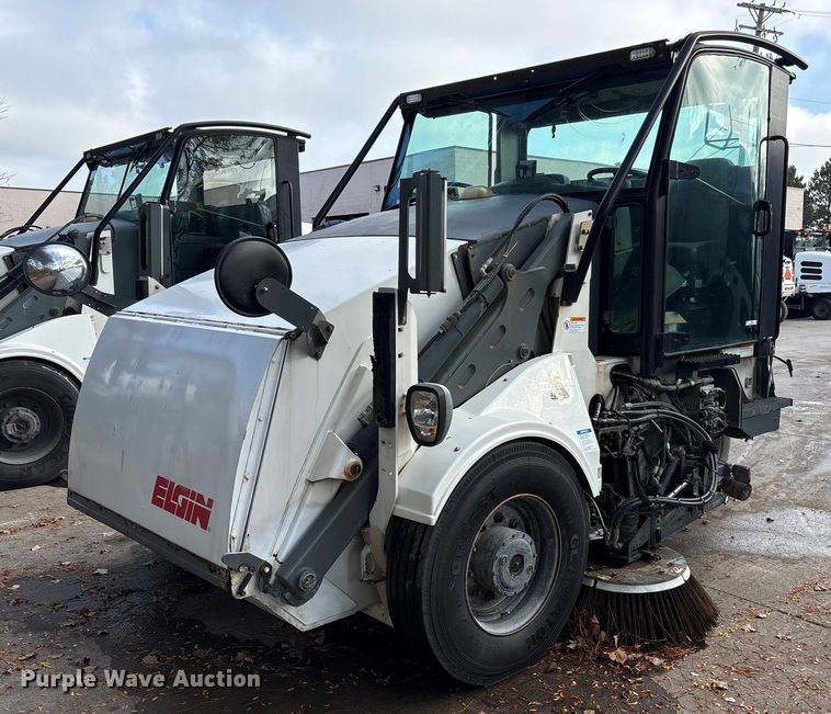 Elgin Pelican NP street sweeper - EM6045