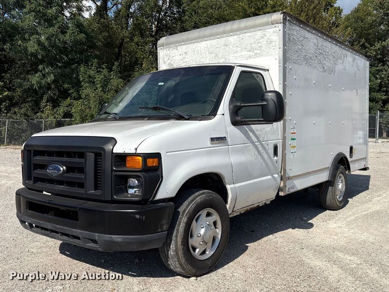 2008 Ford E350 Super Duty box truck - EM6066