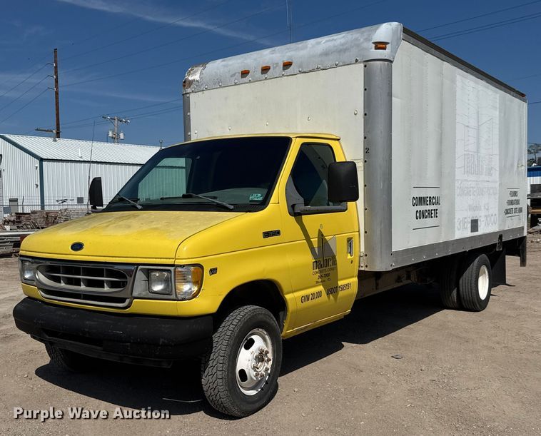 1998 Ford E350 box truck - EM8158
