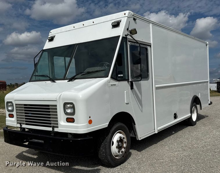 2015 Freightliner MT55 delivery van - EM8196
