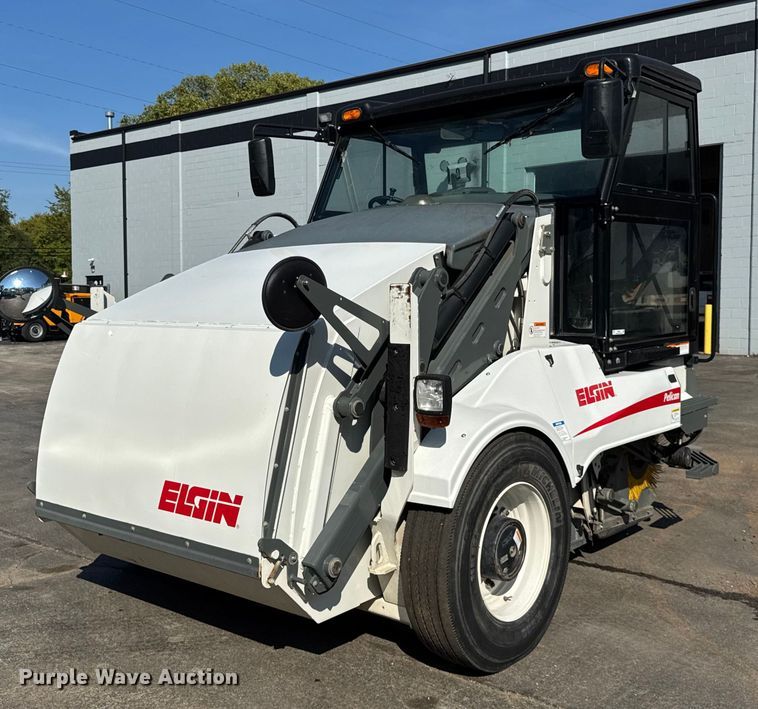 2009 Elgin Pelican Series NP street sweeper - ER0107