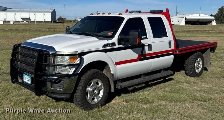 2011 Ford F350 Super Duty  Crew Cab flatbed pickup truck - ER2467